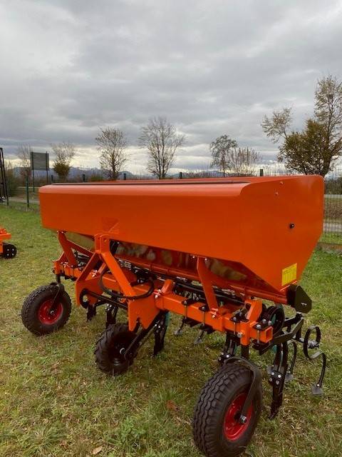 Matériels agricoles peints avec technique électrostatique airmixte PAU